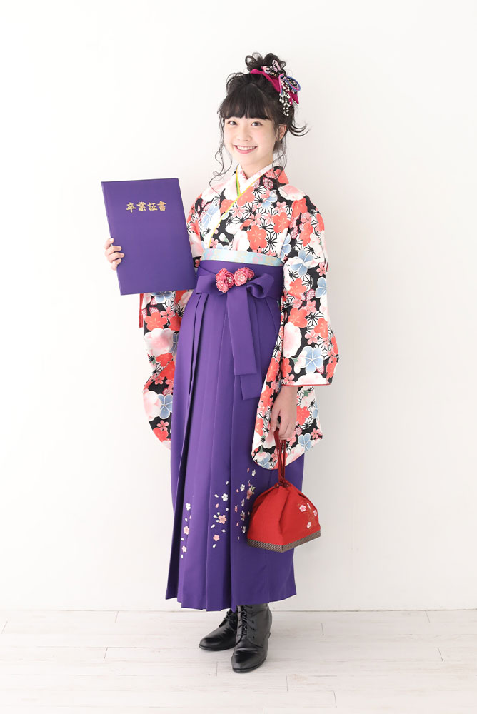 袴を着た女の子の全身写真その3