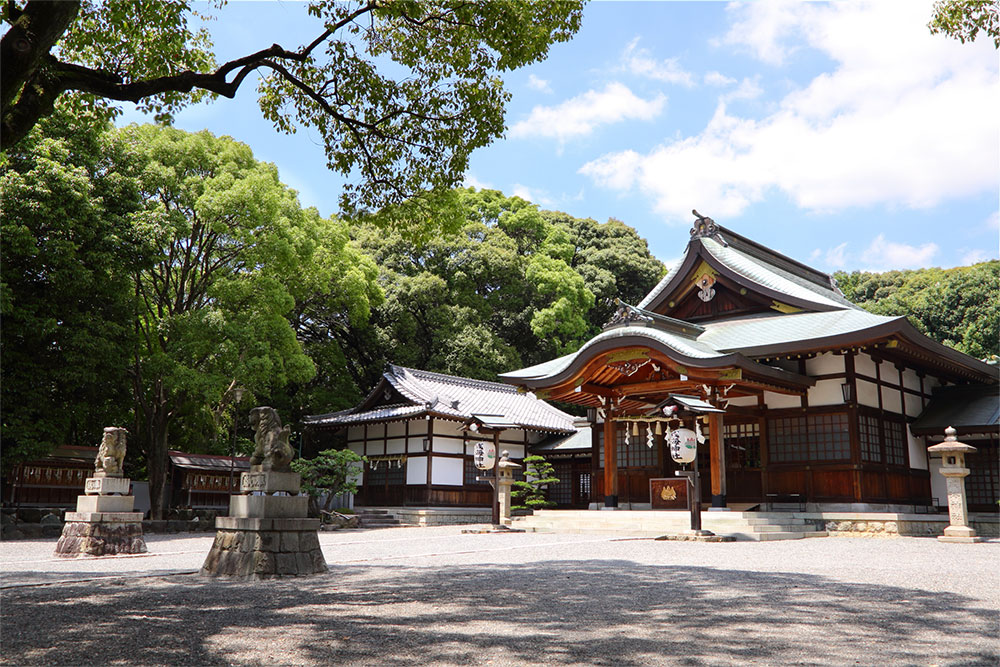 ③成海神社まで車で約15分